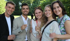Studenter på avslutningshögtid