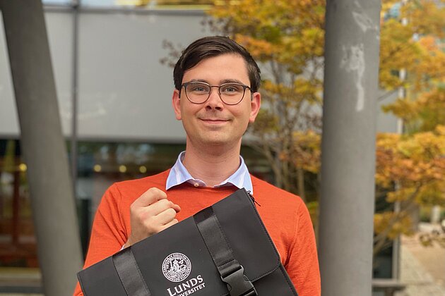 Porträttbild på Jeff Frostander utanför LUX