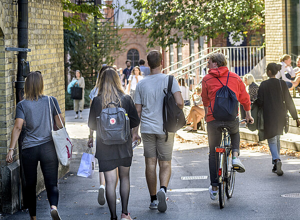 Studenter utanför Eden i Lund.