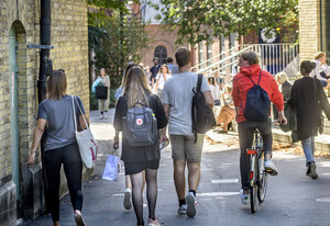Studenter utanför Eden i Lund.
